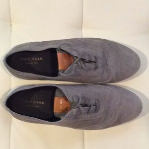 Men’s COLE HAAN suede gray sport shoe.